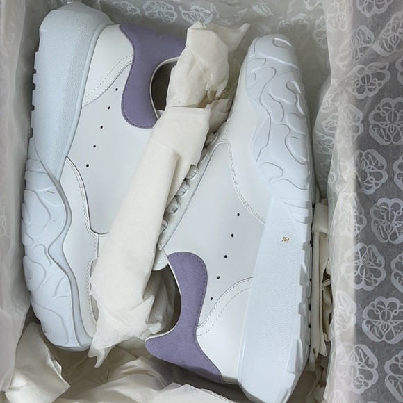 **SOLD** Alexander MCQueen runners - Picture 3 of 8